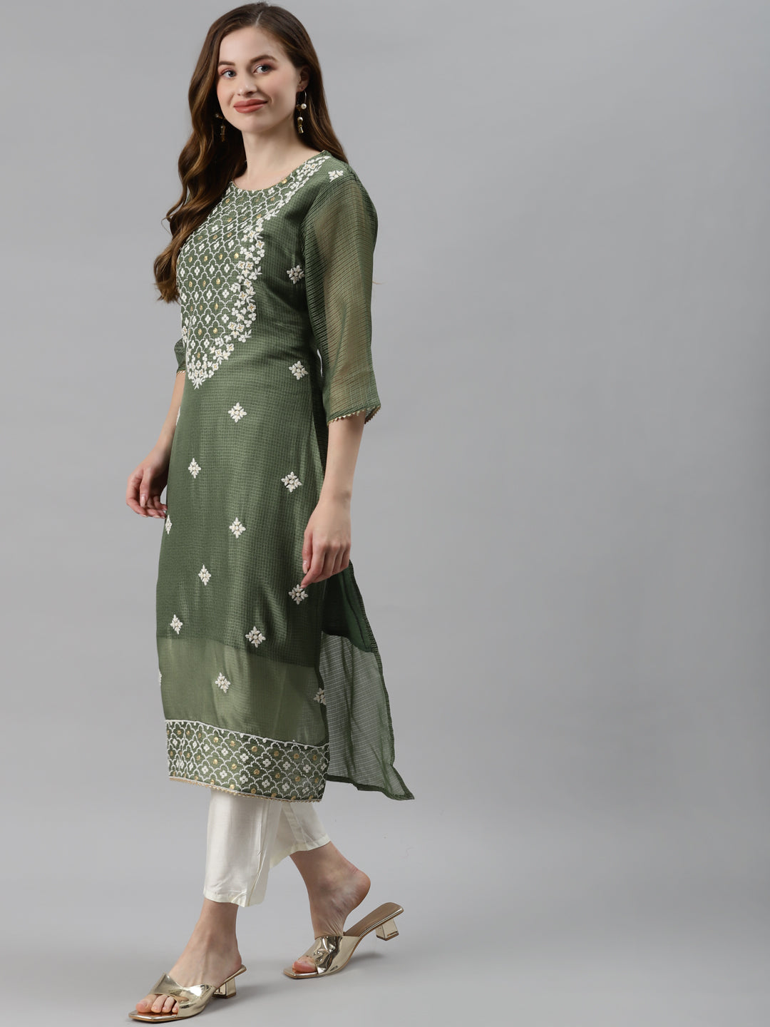 Women Floral Embroidered Regular Kurta with Trousers & With Dupatta